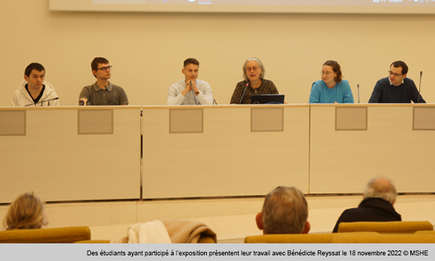 tribune avec les étudiants