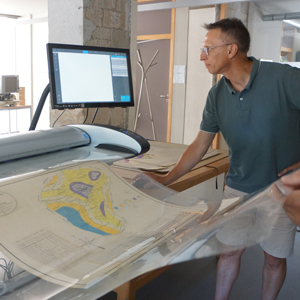 Philippe Gonçalves numérise une carte imprimée